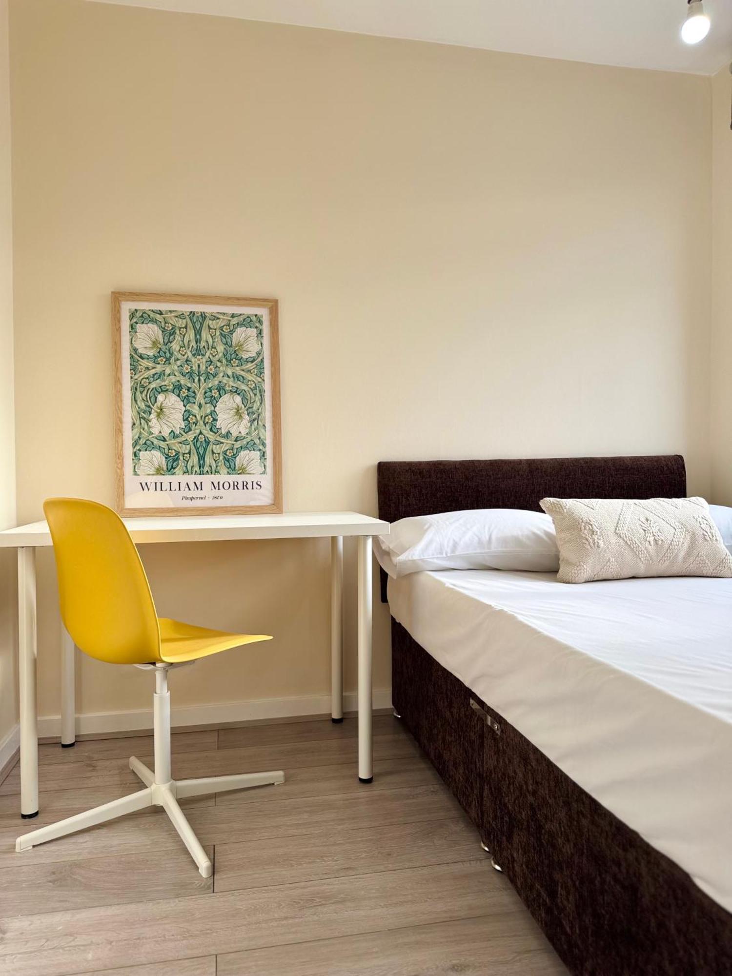 Spacious 5 Bedroom 3 Mins Walk From Mile End