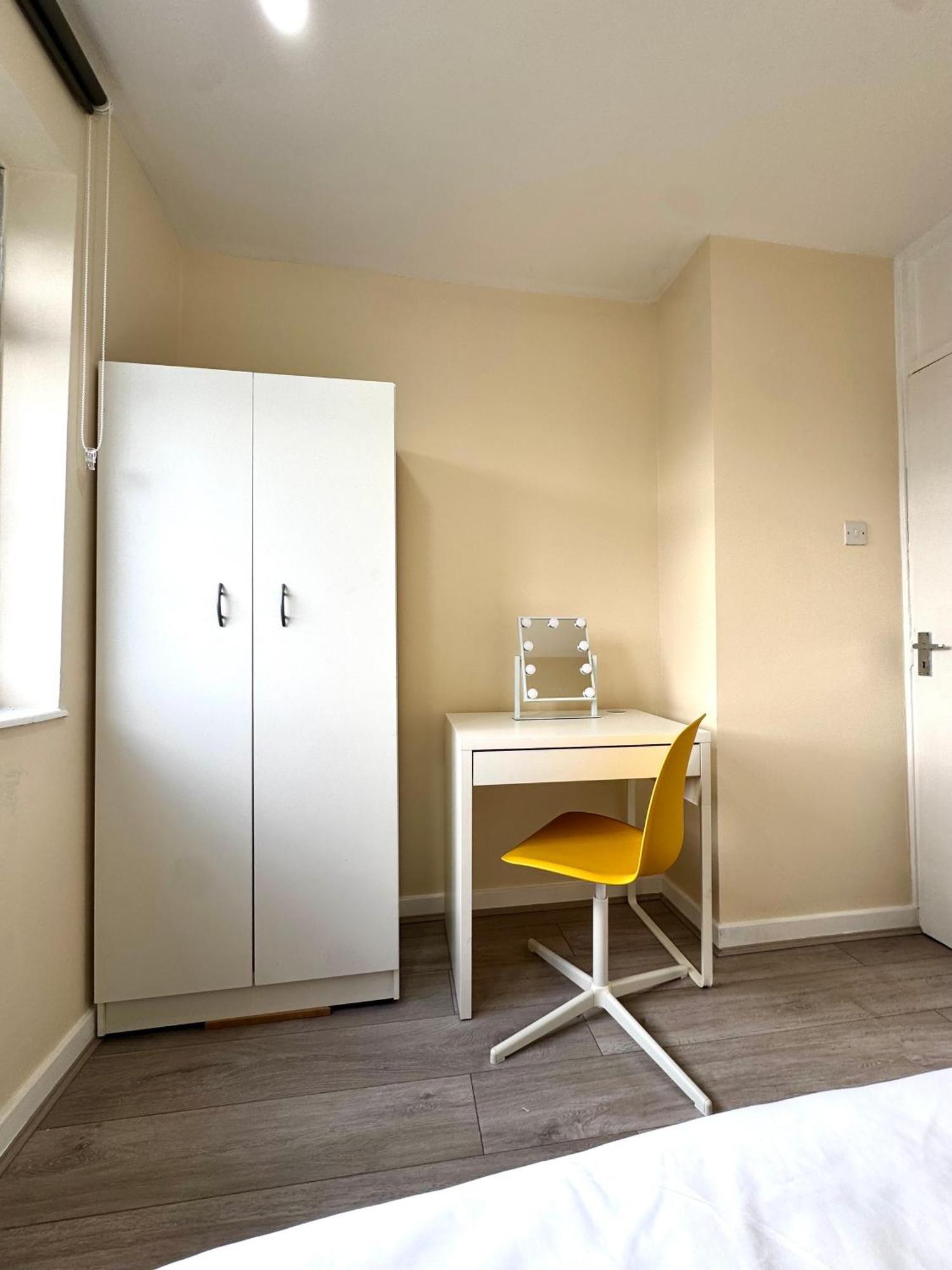 Spacious 5 Bedroom 3 Mins Walk From Mile End