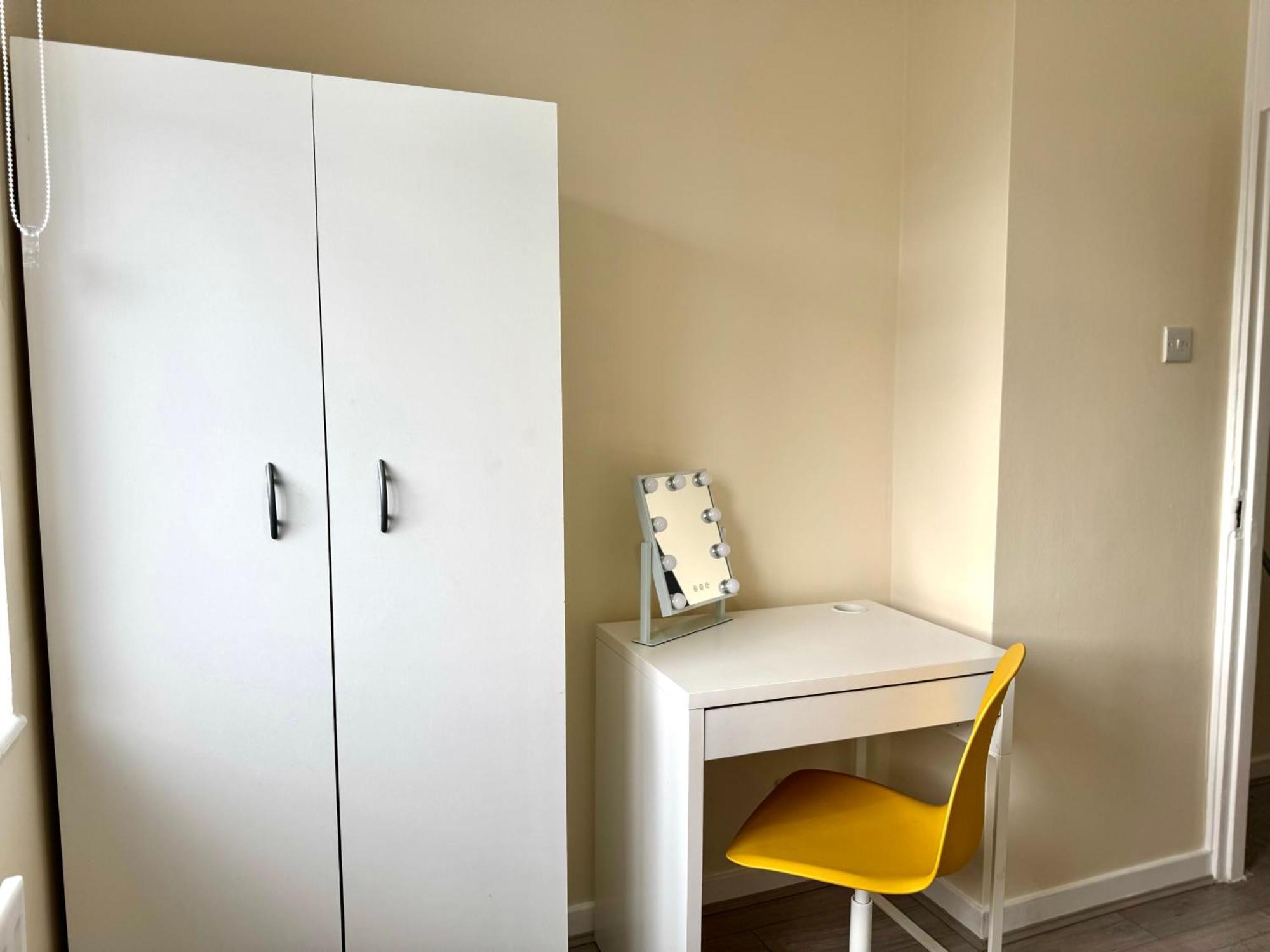 Apartment Spacious 5 Bedroom 3 Mins Walk From Mile End London
