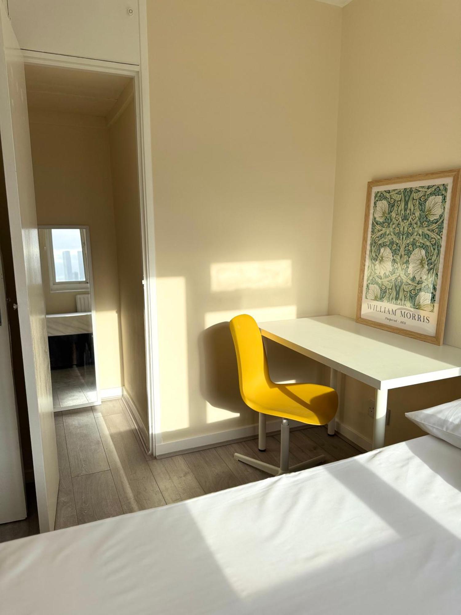 Spacious 5 Bedroom 3 Mins Walk From Mile End Apartment London