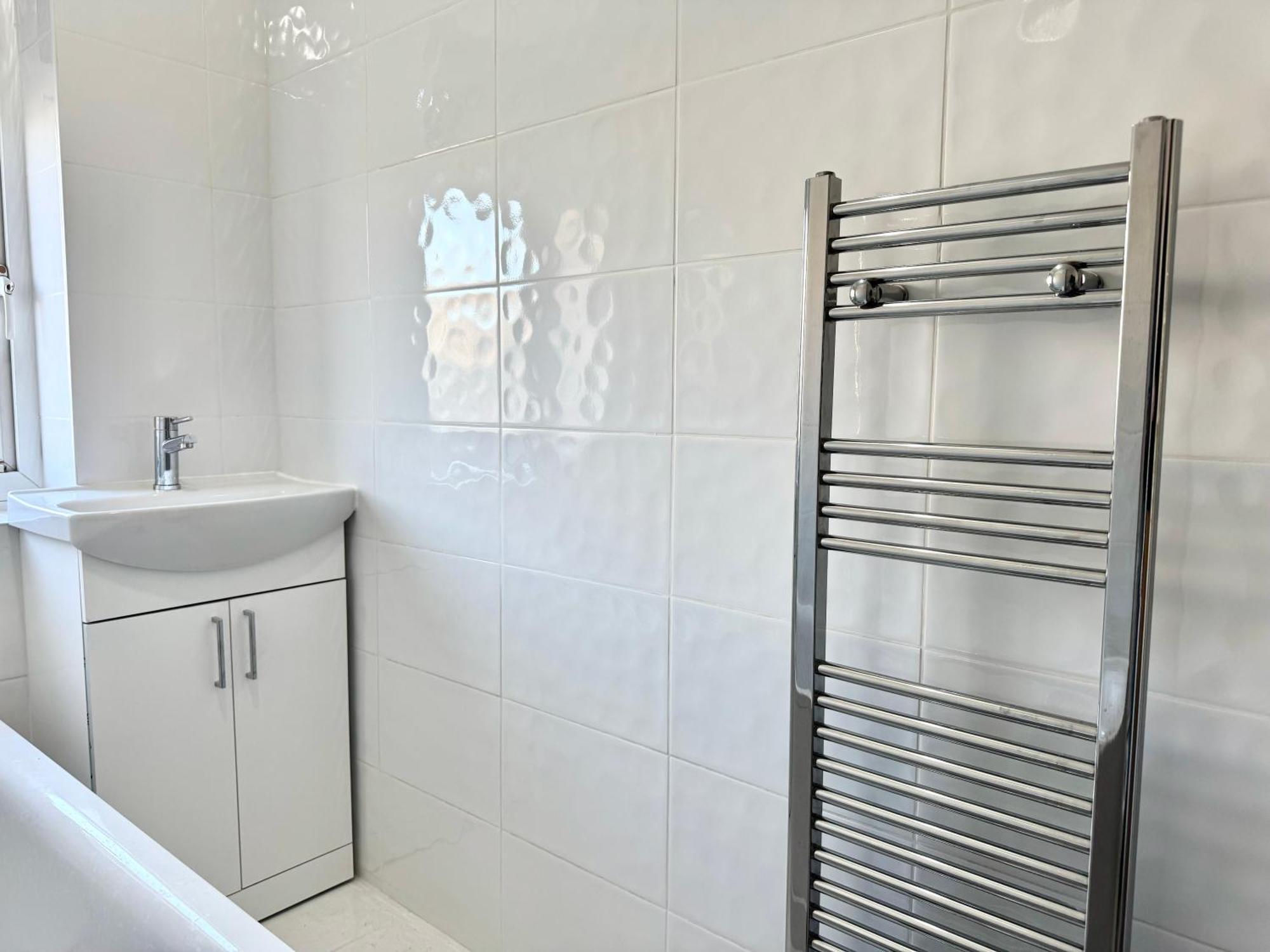 Spacious 5 Bedroom 3 Mins Walk From Mile End * London