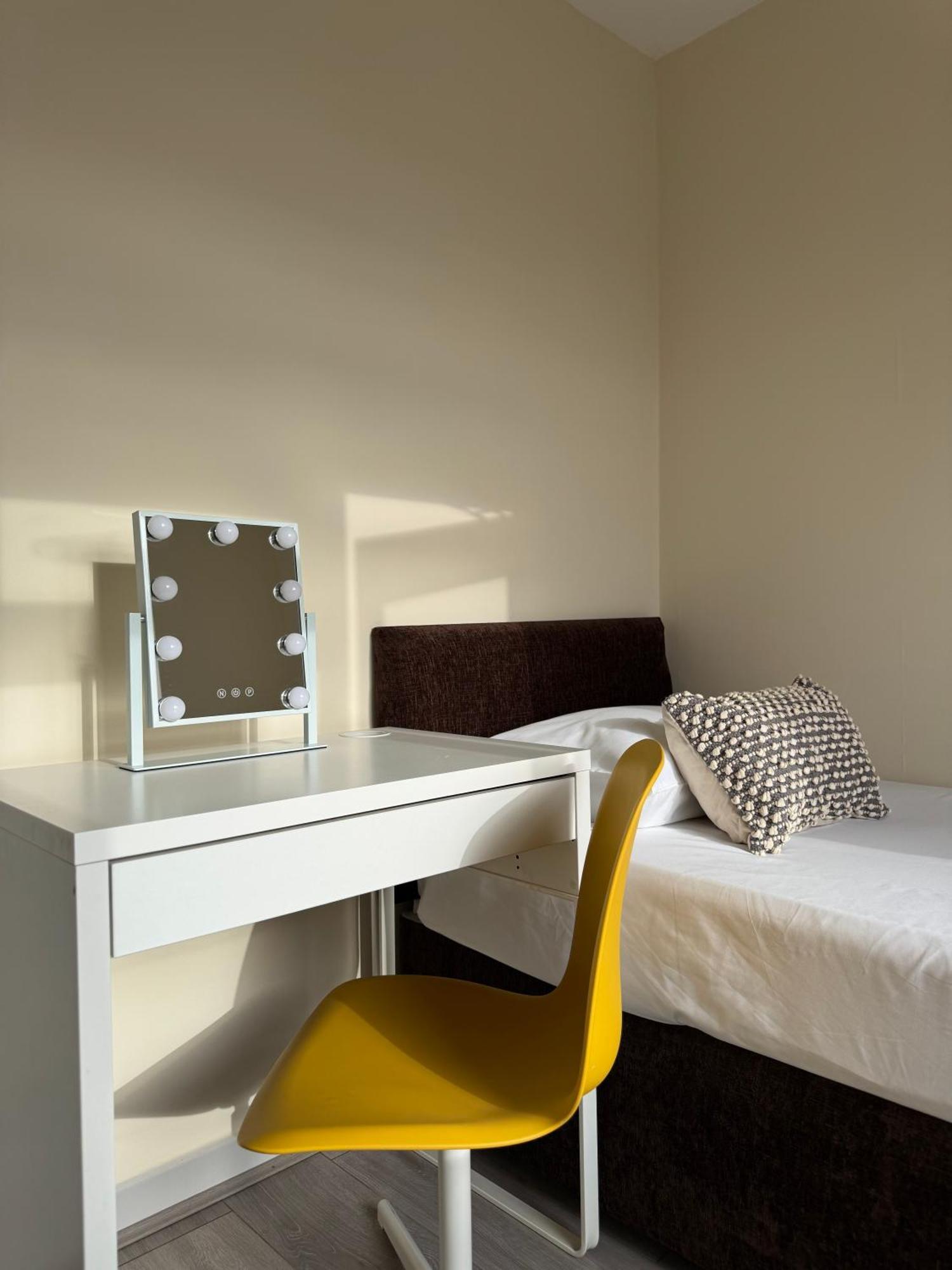 Spacious 5 Bedroom 3 Mins Walk From Mile End