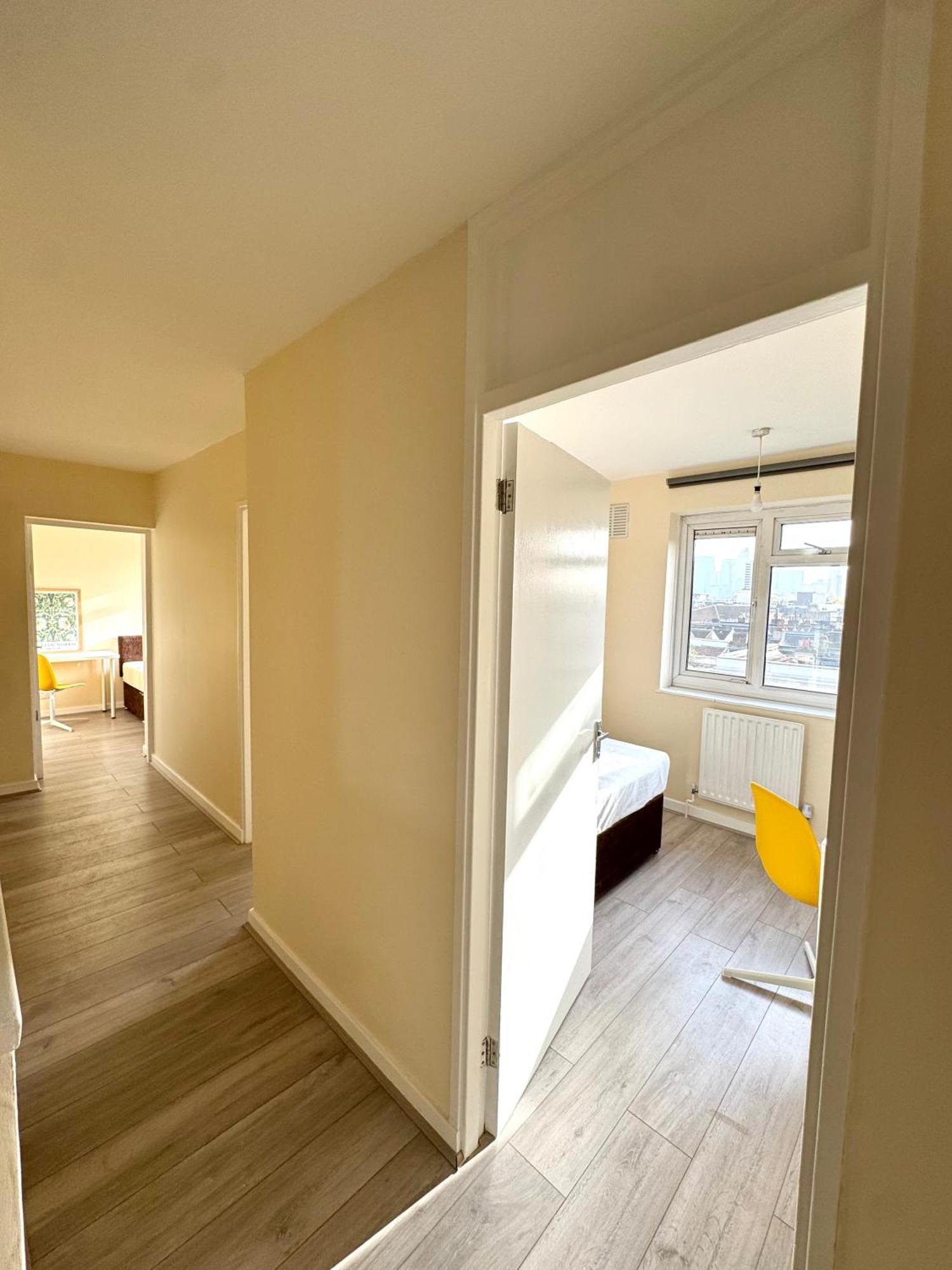 Spacious 5 Bedroom 3 Mins Walk From Mile End Apartment *