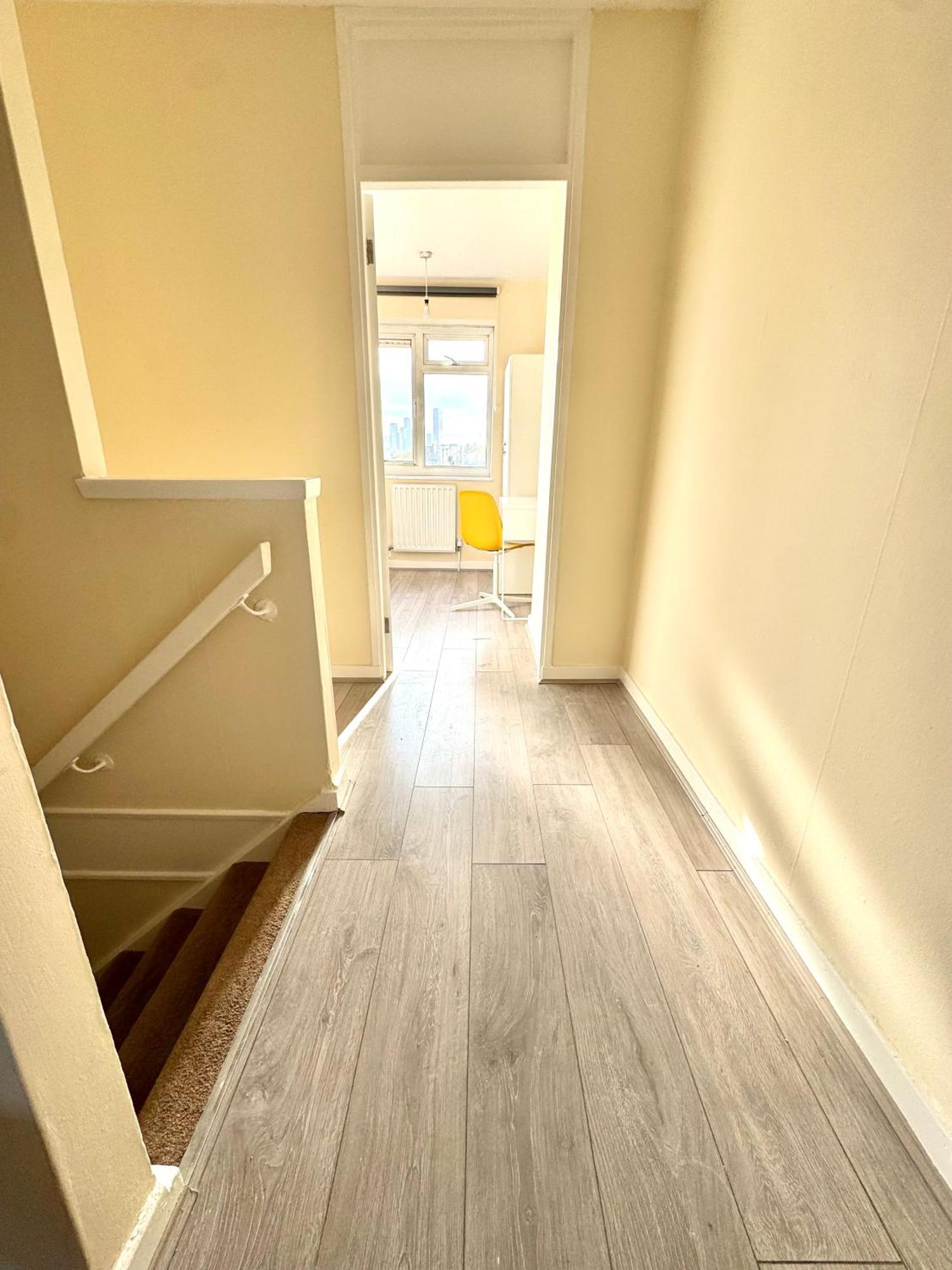 Spacious 5 Bedroom 3 Mins Walk From Mile End