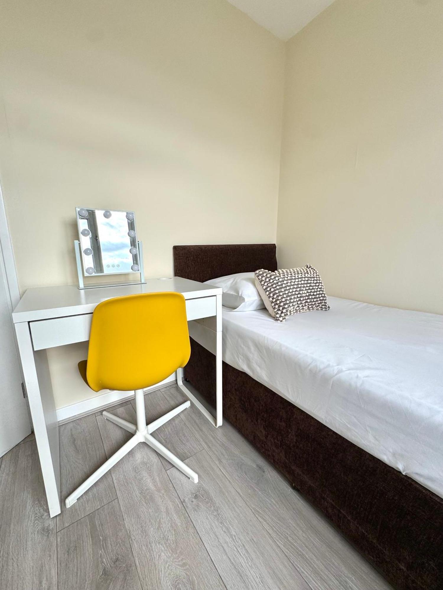 Apartment Spacious 5 Bedroom 3 Mins Walk From Mile End