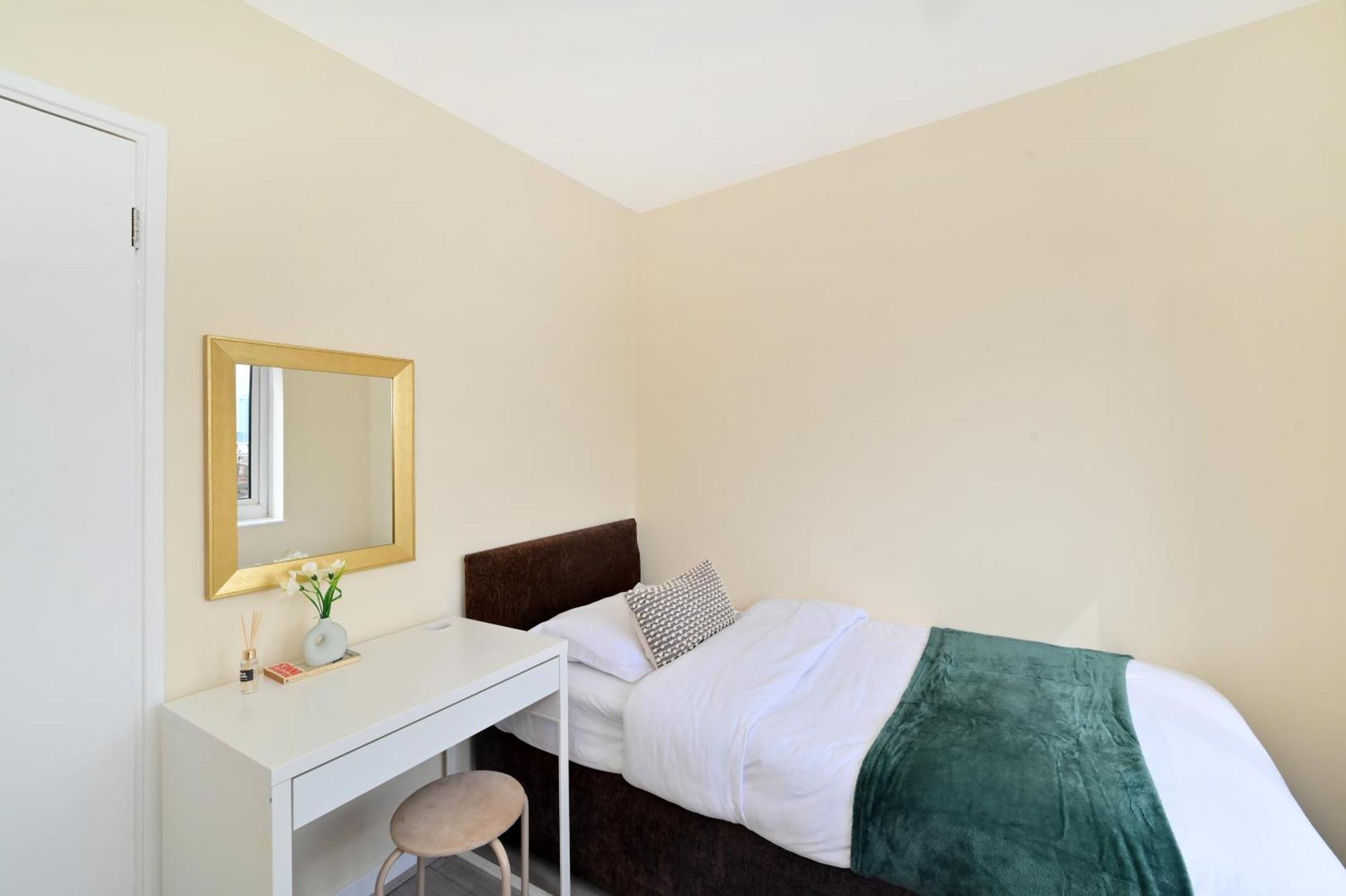 Apartment Spacious 5 Bedroom 3 Mins Walk From Mile End London