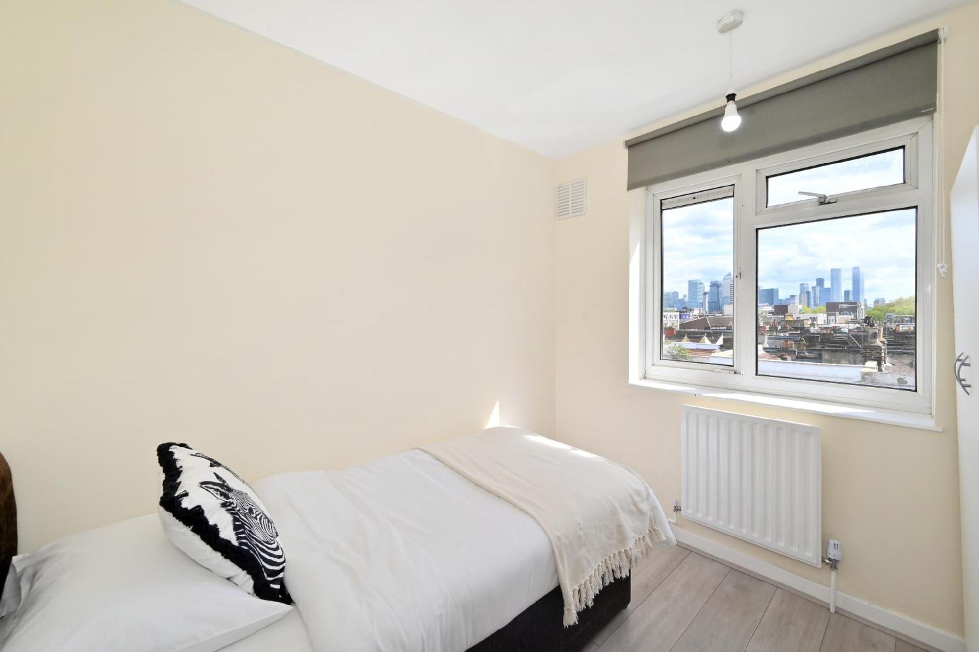 Spacious 5 Bedroom 3 Mins Walk From Mile End